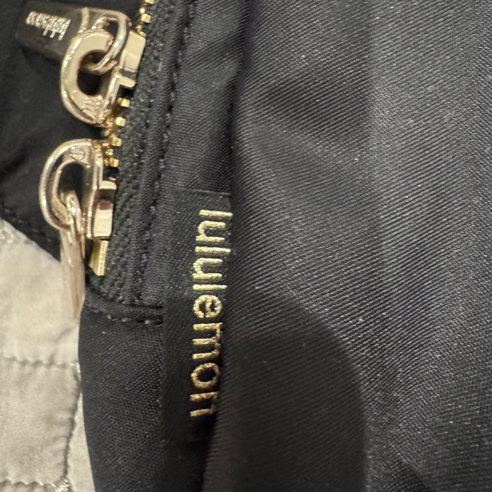 Lululemon Everywhere belt bag 2L - Picture 3 of 7